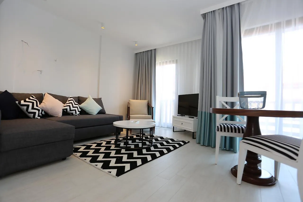 Апартаменты Alp Suites Pinehill Акьяка